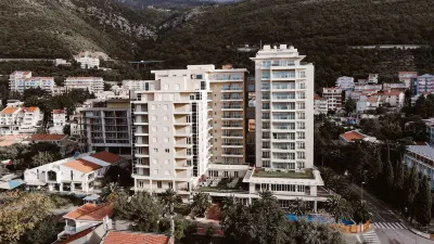 AMI Hotel Budva – Petrovac Hotel a 