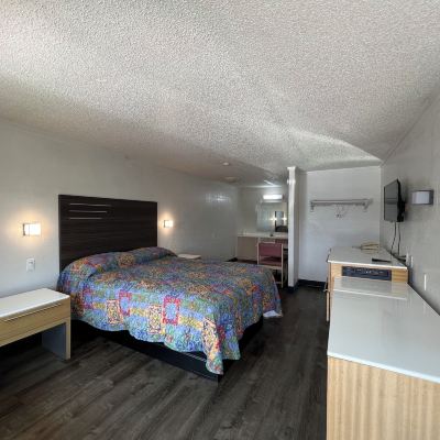 Standard Queen Room-Non-Smoking Motel Beechmont Promo Code
