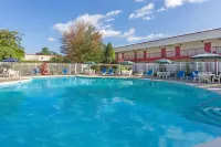 Hilltop Inn & Suites