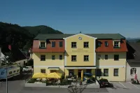 Hotel Zur Alten Schule Ξενοδοχεία στην πόλη 