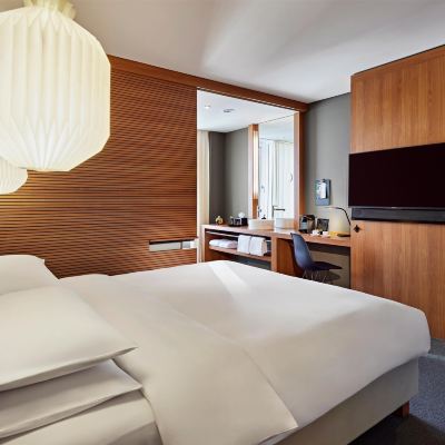 Deluxe Queen Room with City View Me and All Hotel düsseldorf Promo Code