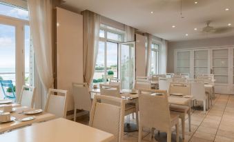 Hôtel The Originals Miramar, Royan Pontaillac - Housity