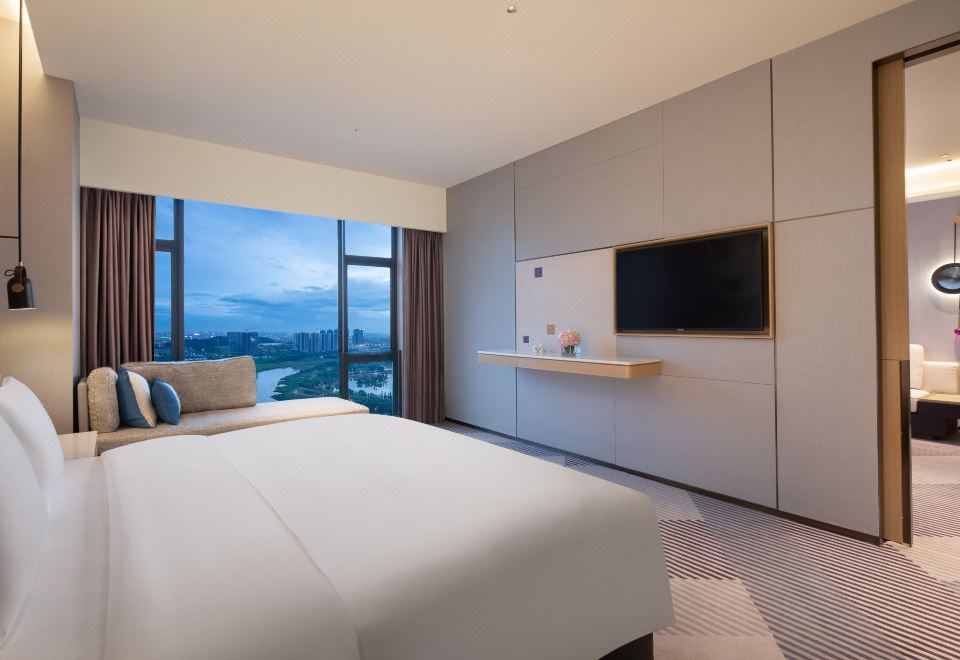 Crowne Plaza Foshan NanhaiPresidential Suite Lounge Access