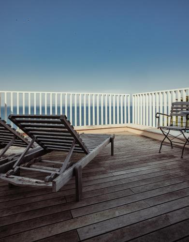 带露台并享有海景的小型套房