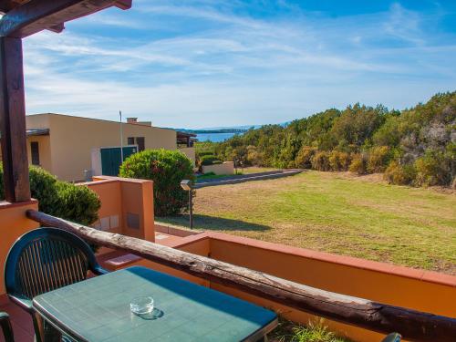 享有部分海景的两卧室公寓