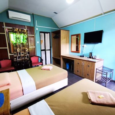 Bilik Kembar Mewah Kupon OYO 90038 Dalyla Inn Chalet