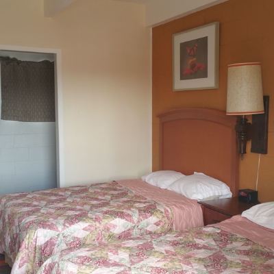 2 Double Beds Room