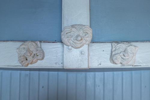 带湖景的双人间