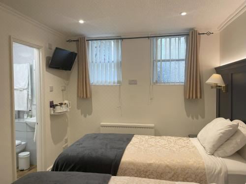 Pulteney House Small Semi-Basement Twin Room