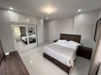 Gulfview Townhouse with Pool and Jacuzzi Отели в г. 