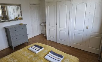 Snug - Colquhoun Square Apartment - Housity