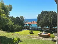 Genari Beach Apartments Отели в г. 