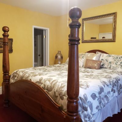 Deluxe King Room-Non-Smoking The Colonial Motel Promo Code