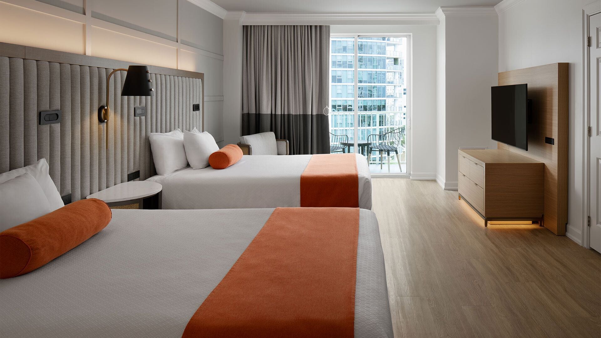 高级房，转角阳台带2张大床，城市景观