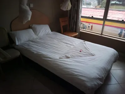 Summit Guest House & Grill Hotel a 