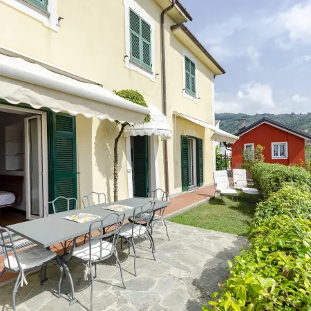 Joivy Inviting Flat with Garden and Sea View in Rapallo
