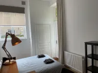 Canal house ground floor in historic center Gouda 고우타 호텔