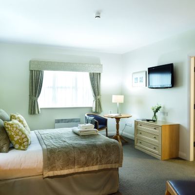 Superior Triple Room Burntwood Court Hotel Promo Code