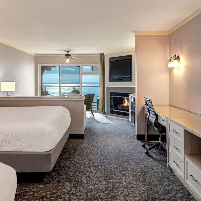 Limited Edition 2 Queen Balcony (No Pets) Hallmark Resort - Newport Promo Code