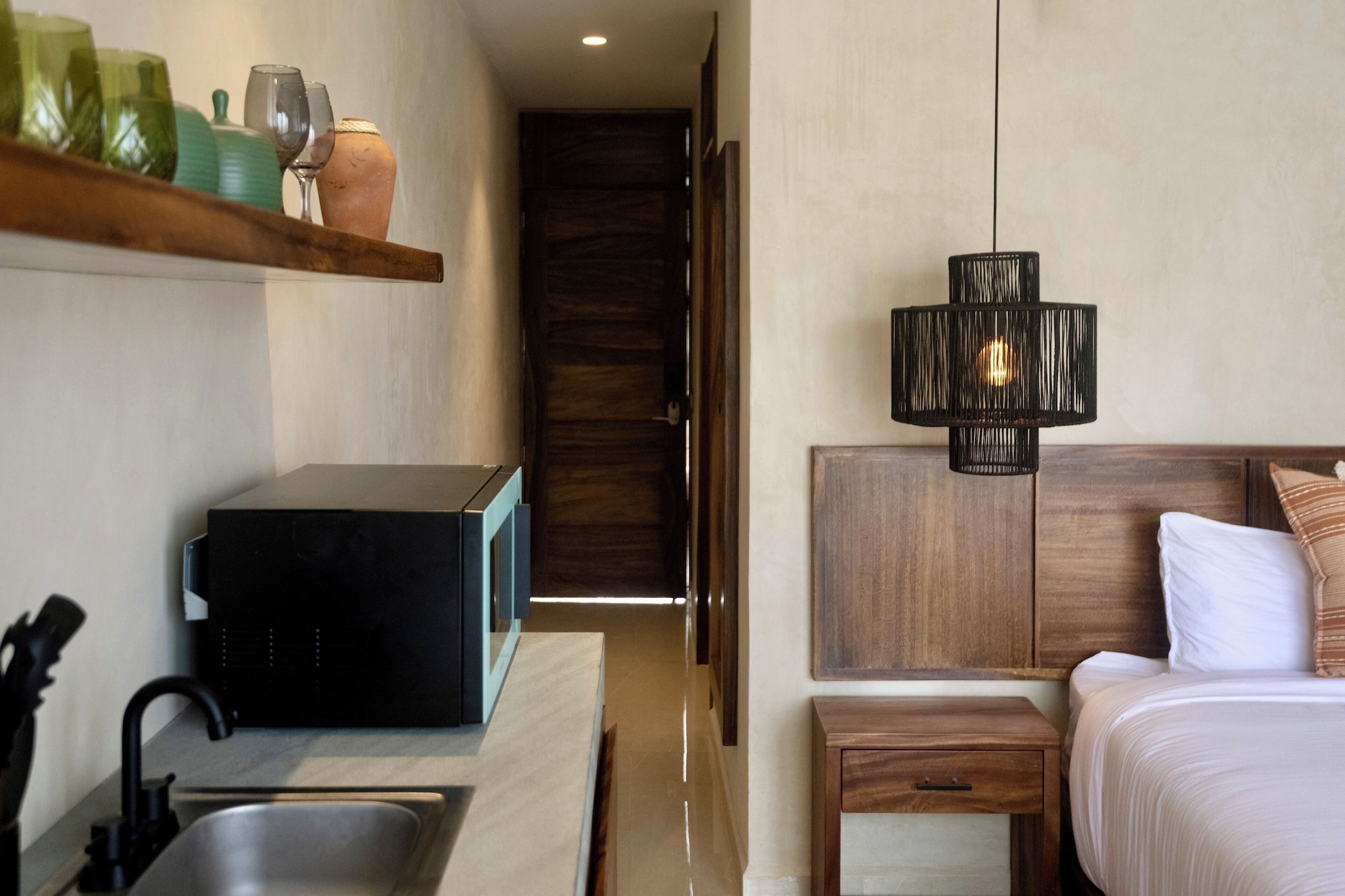 奢华开间， 1 张特大床， 厨房