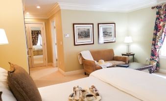 Copper Beech Inn - Housity