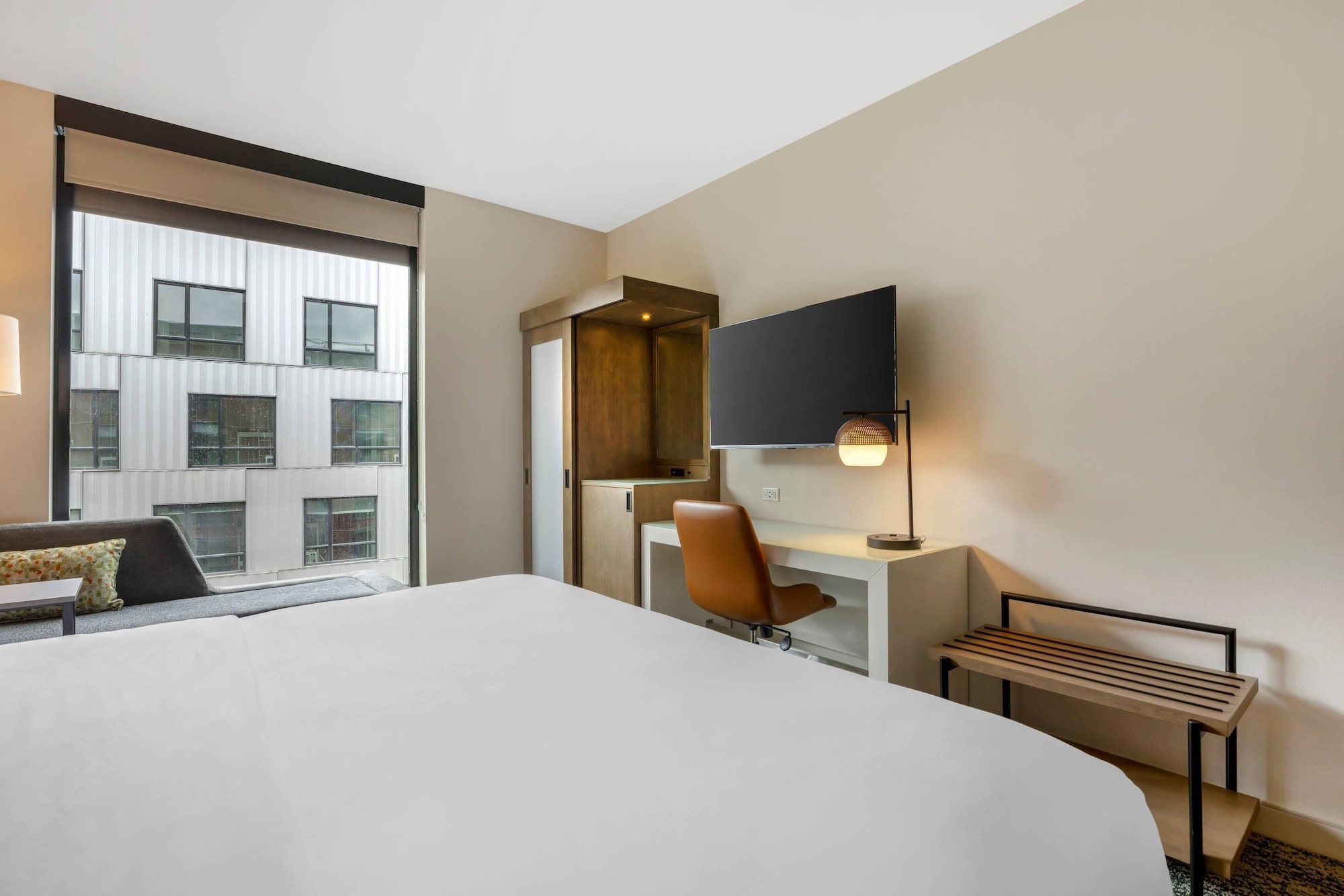 带无障碍淋浴的特大床房间-残疾人通道-非吸烟