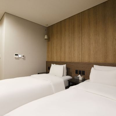 Deluxe Twin Room Bricks Hotel Promo Code