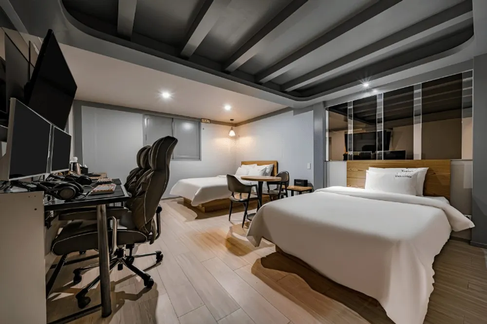 Gimhae Tour Hotel - 김해시