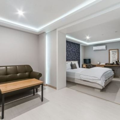 Semi VIP (Netflix View Available, Spacious Room, Big Bed) Gimhae Abangdong Hotel Suites 쿠폰