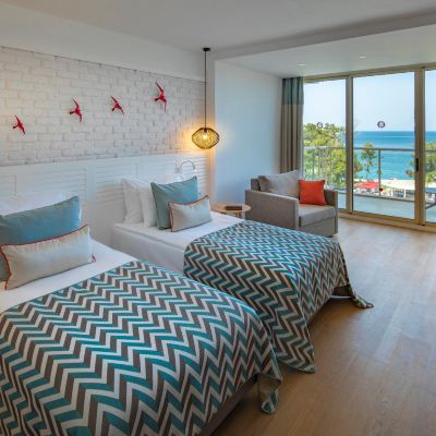 Superior Double or Twin Room with Partial Sea View
