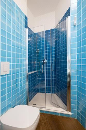 带阳台和海景的豪华双人房