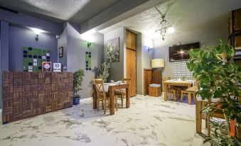 The Green Goose Hotel - Housity
