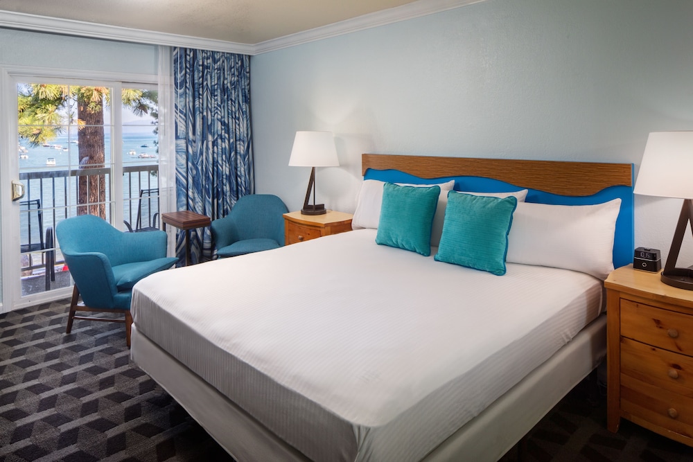 Beach Retreat & Lodge at Tahoe 部分湖景特大床房