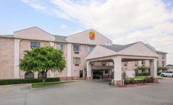 Super 8 by Wyndham Garland North Dallas Area - Housity