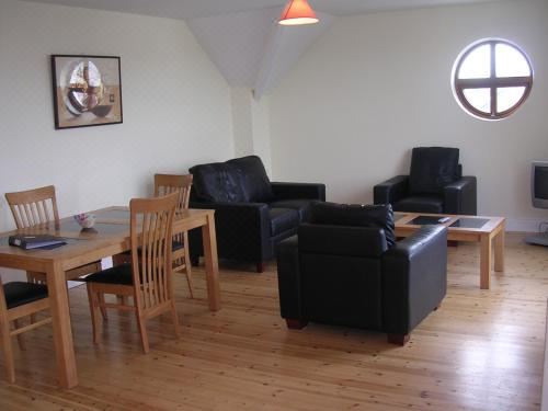 Donegan Court Aparthotel Two-Bedroom Apartment