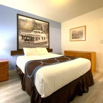 特大床房 夕卡摩速8汽車旅館優惠