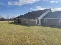 Country Charm! Billiards and Ping Pong Table & Sunroom, Spacious & Sleeps 14! Hotels in Wright County