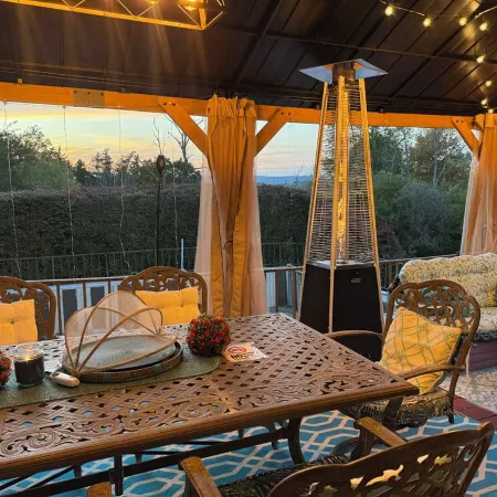 Large Relaxing Family Retreat In The Hudson Valley with Theatre and Gazebo Отели в г. Фишкилл