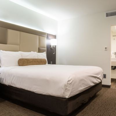 Deluxe King Room-Accessible Hotel Xilo Glendale Promo Code