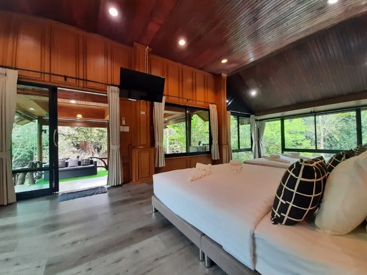Signature Studio, Canal View