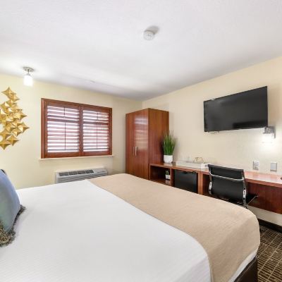 Deluxe King Room Ellis Island Casino Hotel and Brewery Promo Code