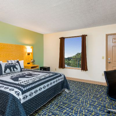 2 King Beds With Efficiency Kitchen, Groundfloor Creekstone Inn Promo Code