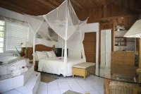 Tingum Village Hotel Hotele w: 