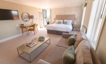 The White Lion Hotel - Housity