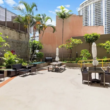 Stunning Waikiki Ocean View Condo / Paradise with Views