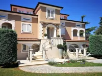 Studio apartment Sweetie with pool Hotéis em Funtana