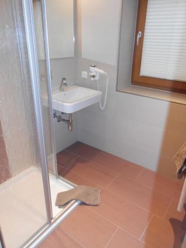 带阳台的两卧室公寓