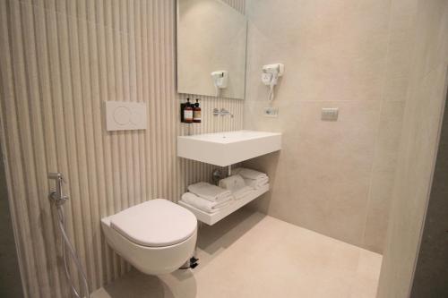 豪华双人间 - 带阳台和海景 - 一楼