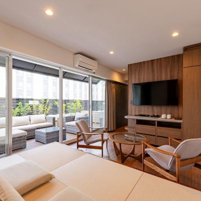 豪華雙人房-帶30平米屋頂陽台-北翼 櫻花台畫廊飯店-限成人優惠