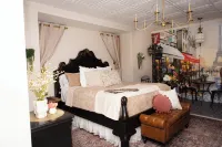 Hideaway Suites on 5th Formally 5TH East Hall